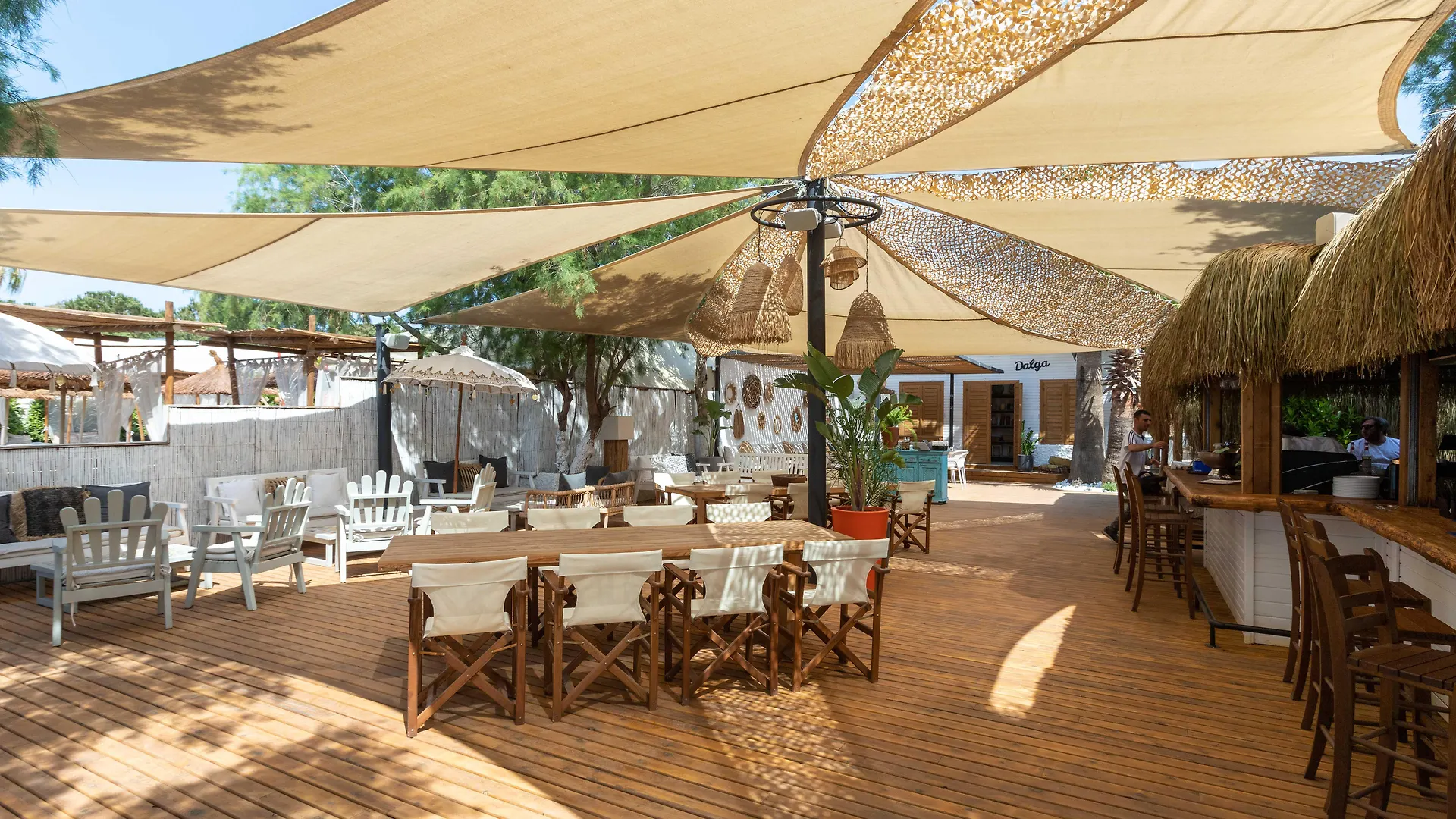 Отель Dorman Suites Битез