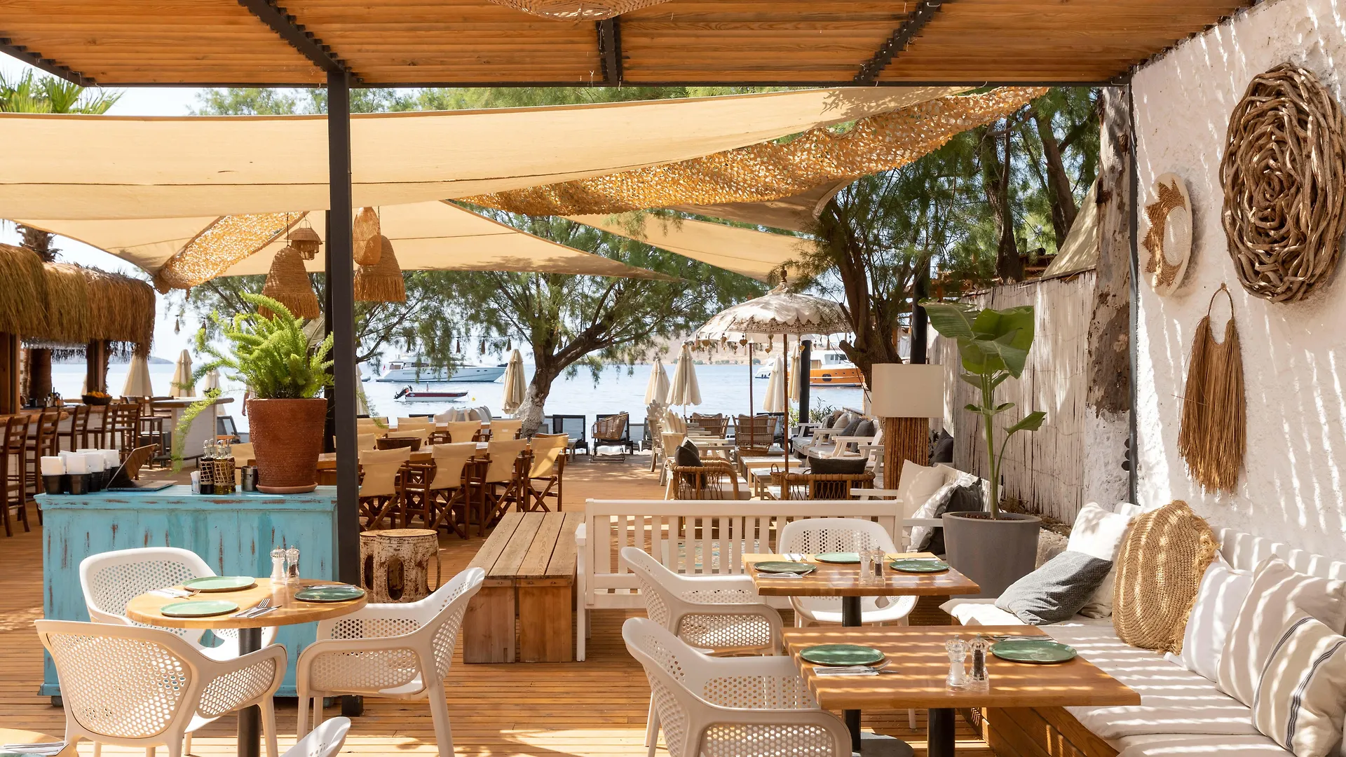 Отель Dorman Suites Битез