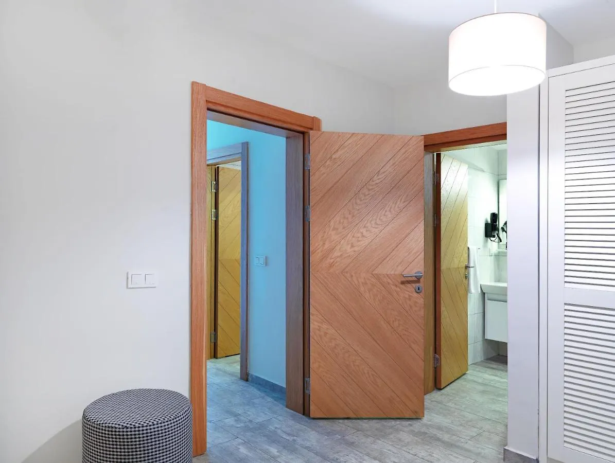 Dorman Suites Битез Отель