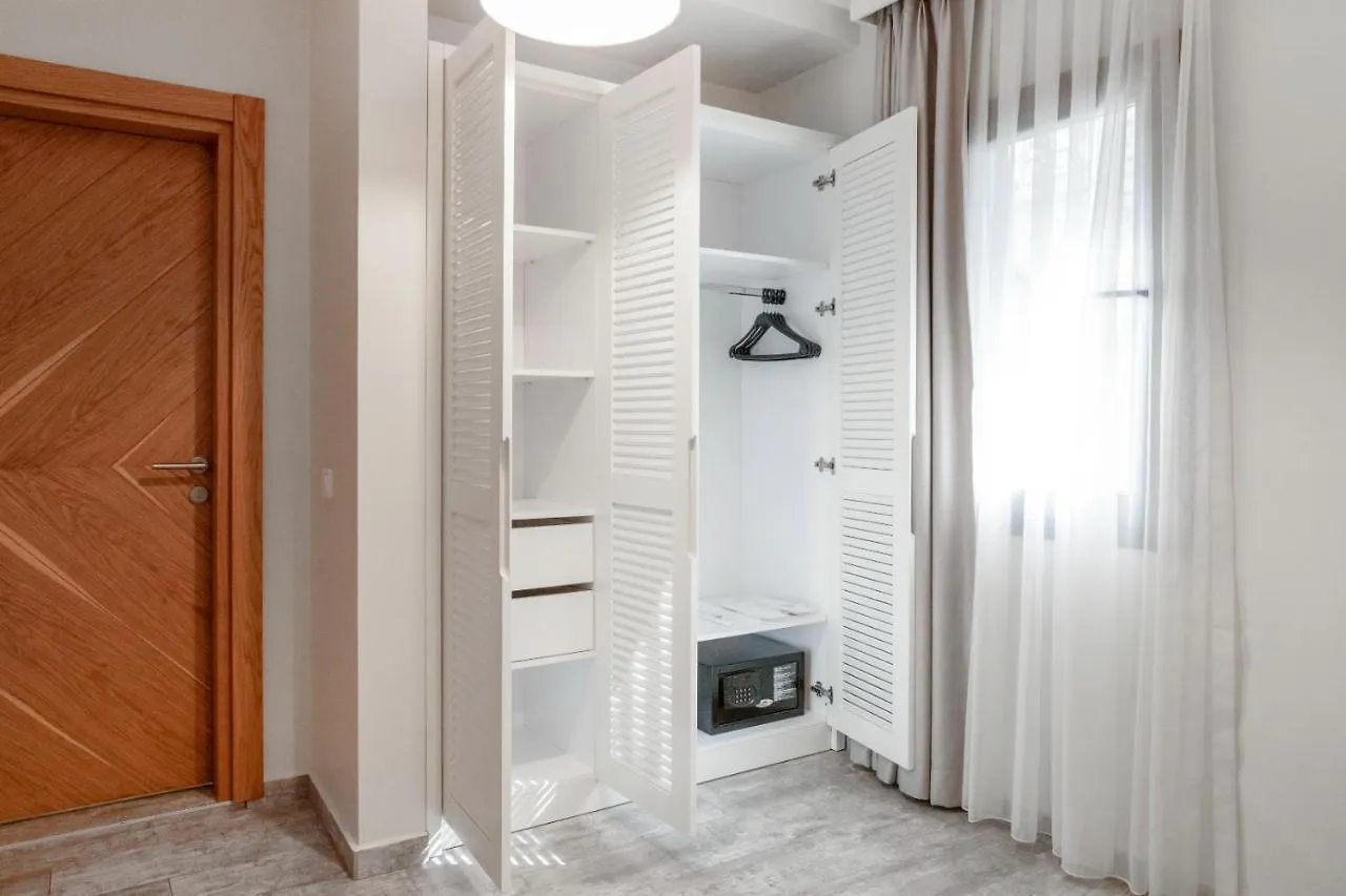 Dorman Suites Битез Отель