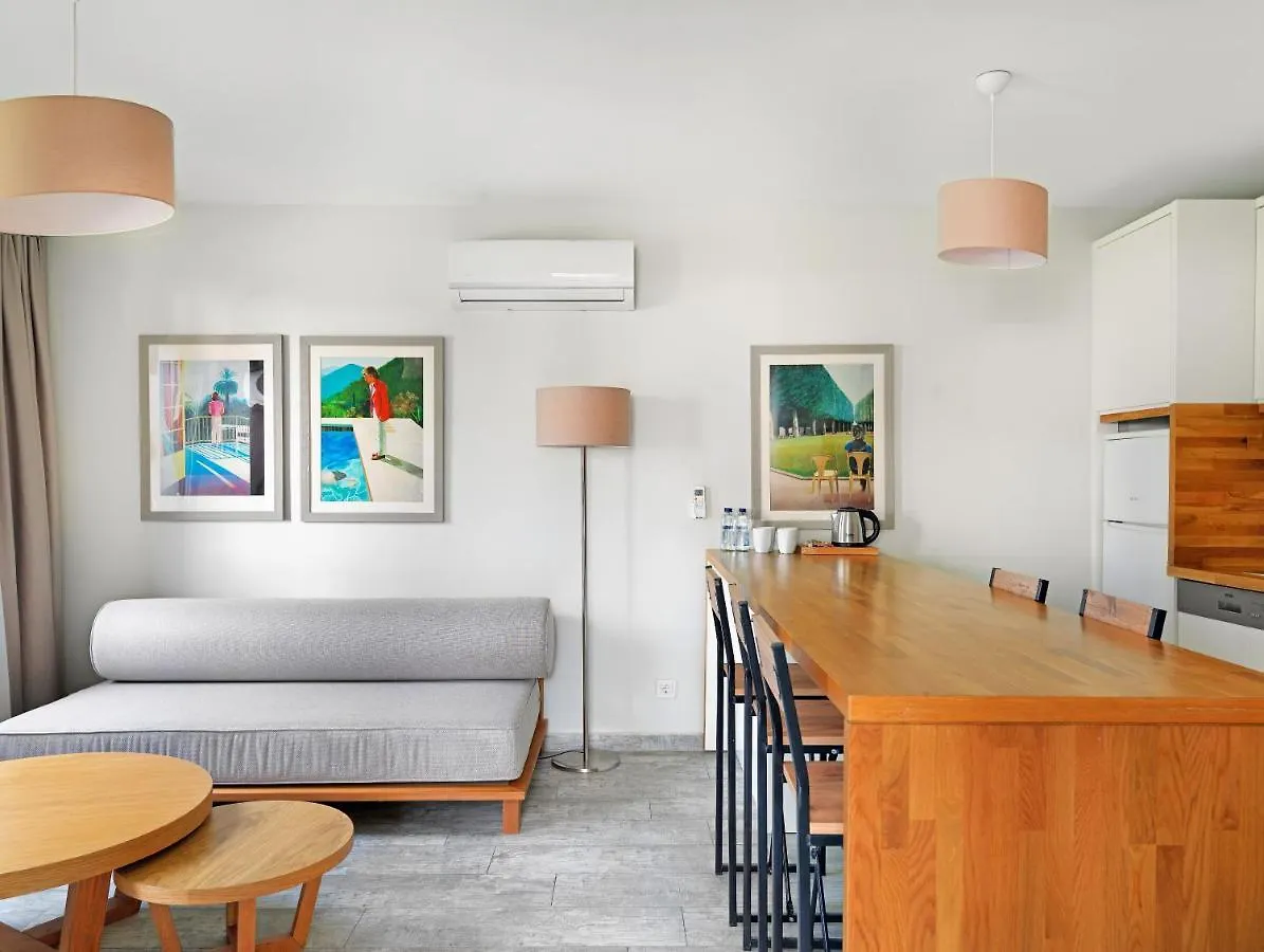 Dorman Suites Битез